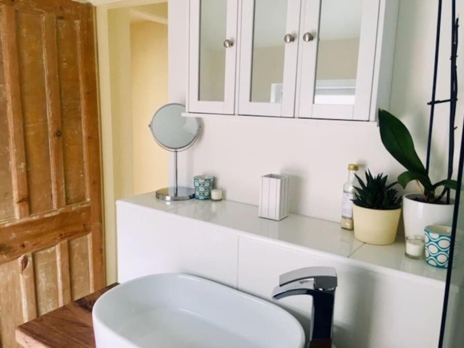 Spacious Victorian Townhouse With Cathedral Views 링컨 외부 사진