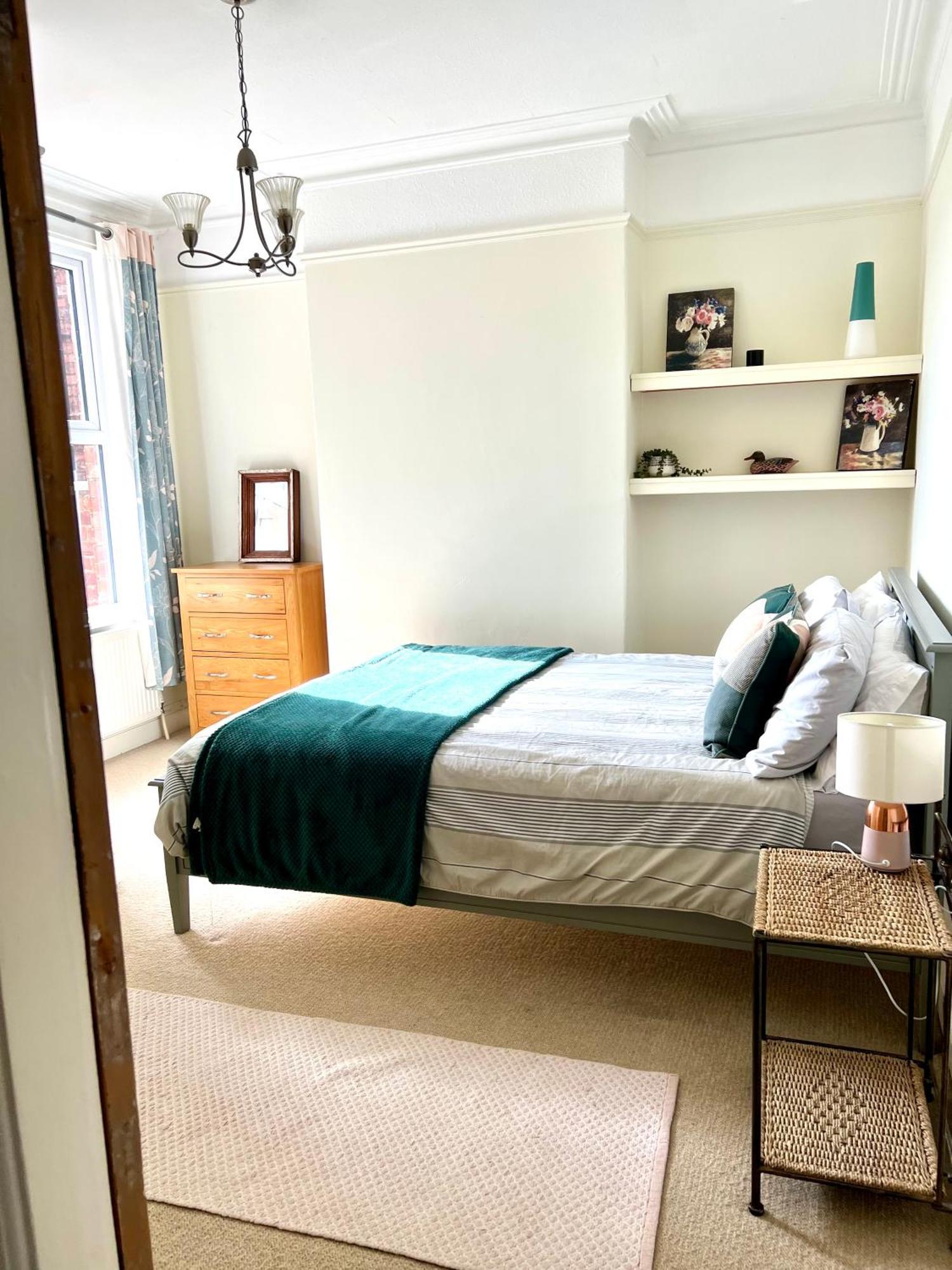 Spacious Victorian Townhouse With Cathedral Views 링컨 외부 사진